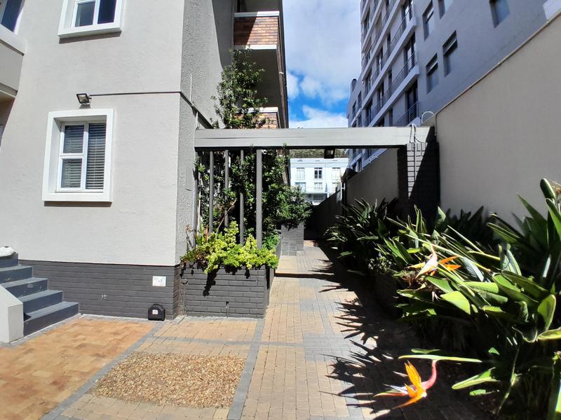 To Let 1 Bedroom Property for Rent in Green Point Western Cape